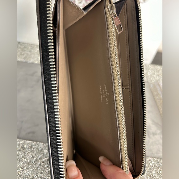 🎁 Louis Vuitton Taurillon Leather Comet Wallet Black - Picture 10 of 12